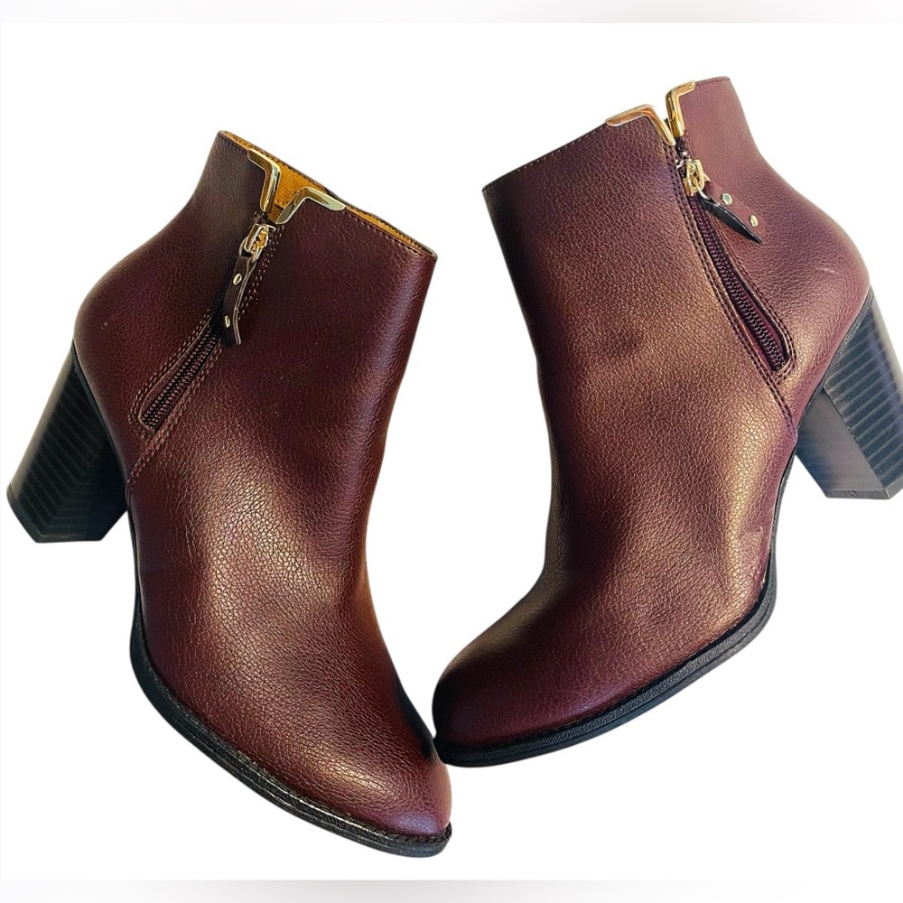 🤍💎💎Chic Maroon Ankle Boots with Gold Zipper